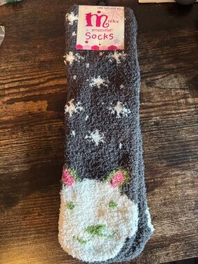 Minky Accessories Fuzzy Socks Gray Snowflake Bear Plush Cozy Crew SO-919 NWT